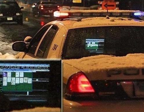 Policijski posao je težak, sve te silne karte...