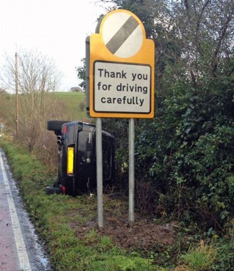 Bezobrazni znak se ruga nastradalom pijancu