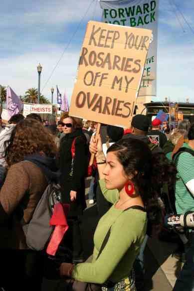 Miči krunicu s mojih jajnika!