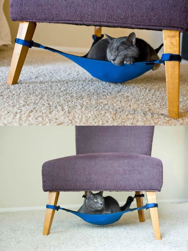 Štediš prostor - mačka uživa u vlastitom skrovištu