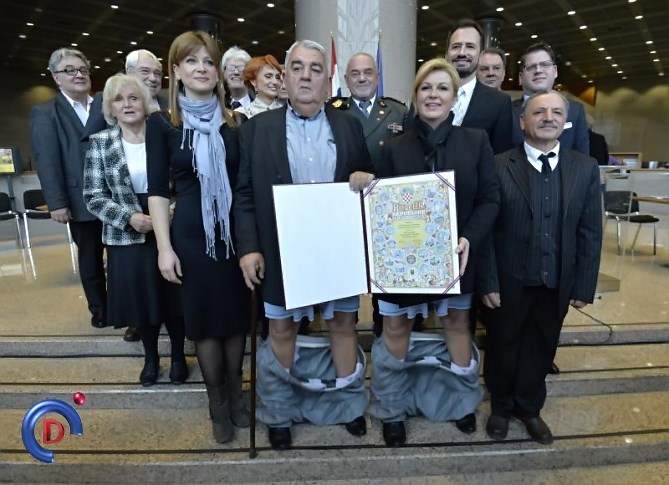 Čičku spale hlače! Predsjednica se solidarizirala!