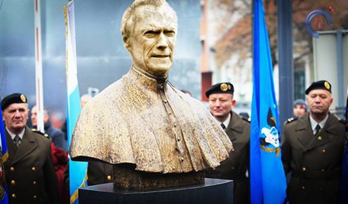 Osijek dobio bistu Clinta Eastwooda..na parkiralištu