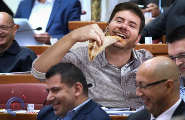Petrov: Nisam vidio da je Pernar jeo pizzu u sabornici