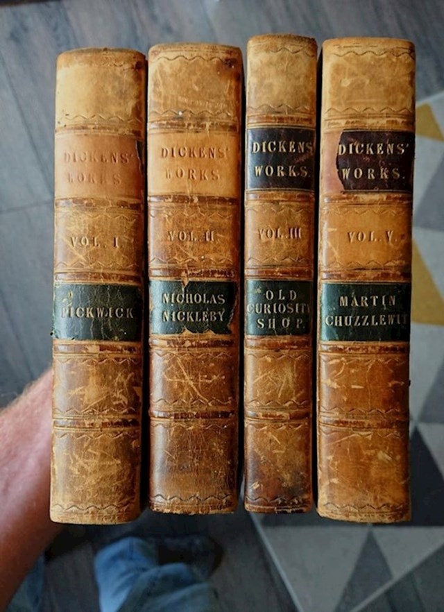 "Ove 173 godina stare Dickensove knjige osvojio sam na online aukciji za samo 40-ak kuna po komadu."