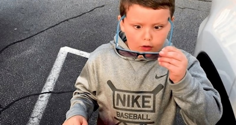 VIDEO Pogledajte prekrasan trenutak kad majka sina iznenadi s naočalama za raspoznavanje boja