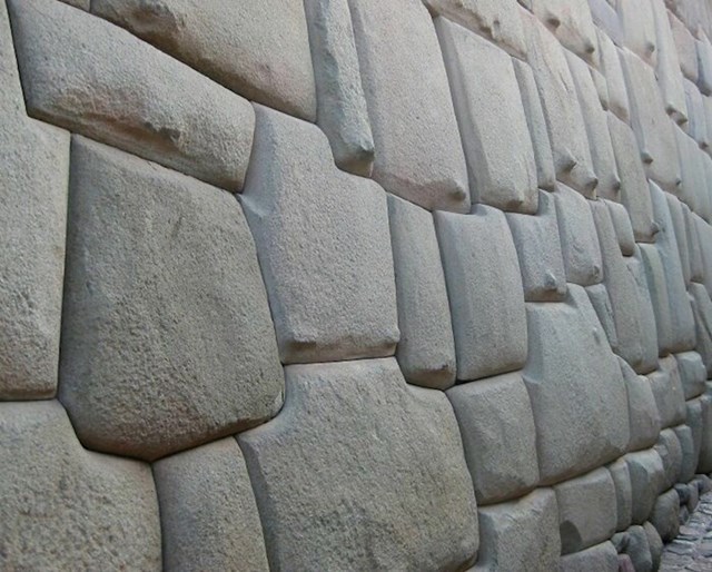Inkanski zid, primjer majstora klesarstva. Cuzco, 1400e.