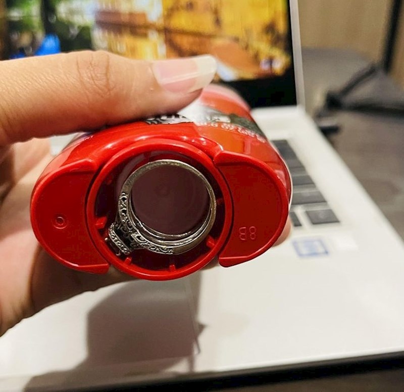 “Mjesec dana sam mislila da sam izgubila vjenčani prsten. Konačno smo shvatili da je pod dezodoransom moga muža! ”