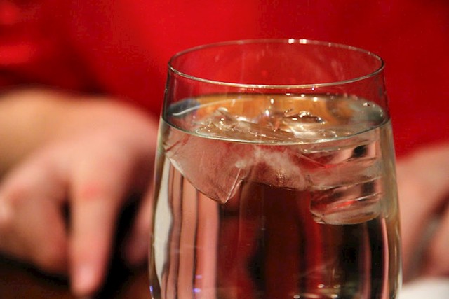 #13 Osam čaša ili dvije litre vode dnevno nije potrebno za održavanje zdravlja