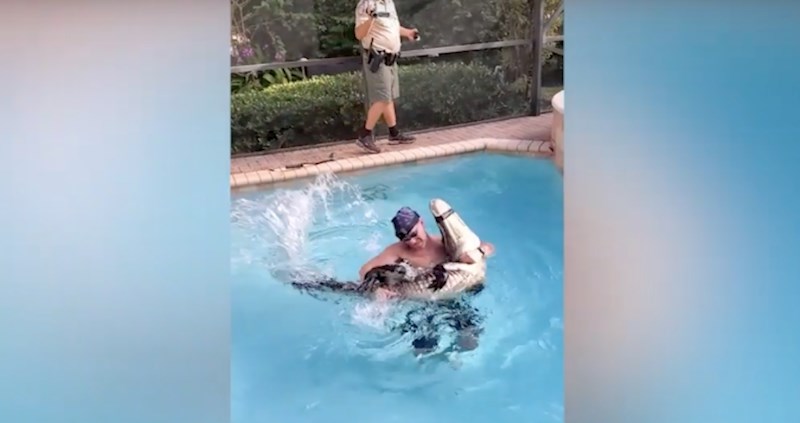 VIDEO Pogledajte kako se ovaj hrabri čovjek bori sa aligatorom većim od njega