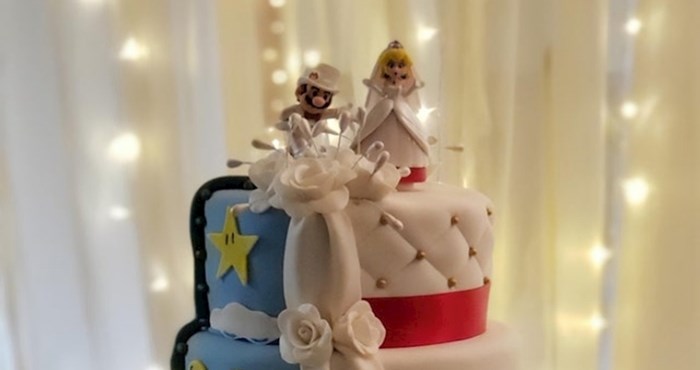 Tko je rekao da torta na vjenčanju mora biti tradicionalna? Pogledajte genijalnu tortu s ovog vjenčanja