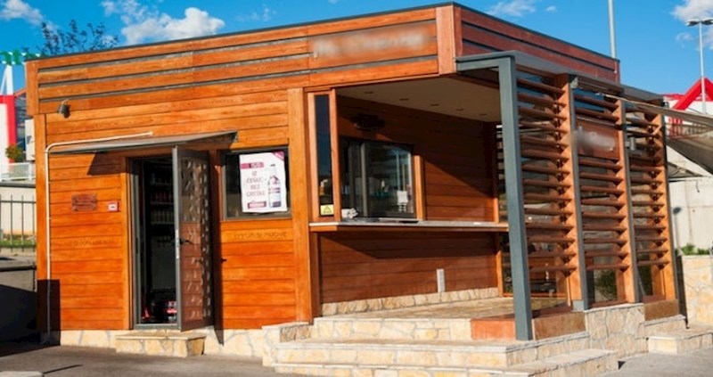 Pogledajte kako se zove ovaj restoran brze hrane u jednom hrvatskom gradu