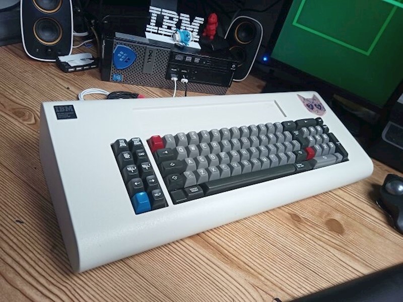 "Skupljam vintage tipkovnice za svakodnevnu uporabu, a meni je najdraži Ibm 5251. iz 1979. godine."