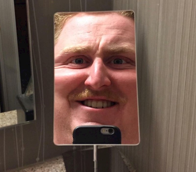 “Kada se osjećate odlično, ali vas hotelsko ogledalo vraća pod kontrolu.”