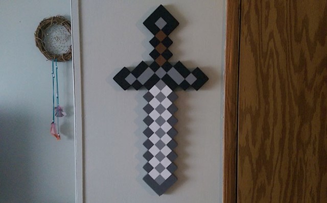 Moja baka je mislila da je ovo križ pa ga je objesila. Odlučio sam je ne ispraviti.