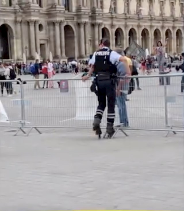 #10 Francuski policajac u rolama.