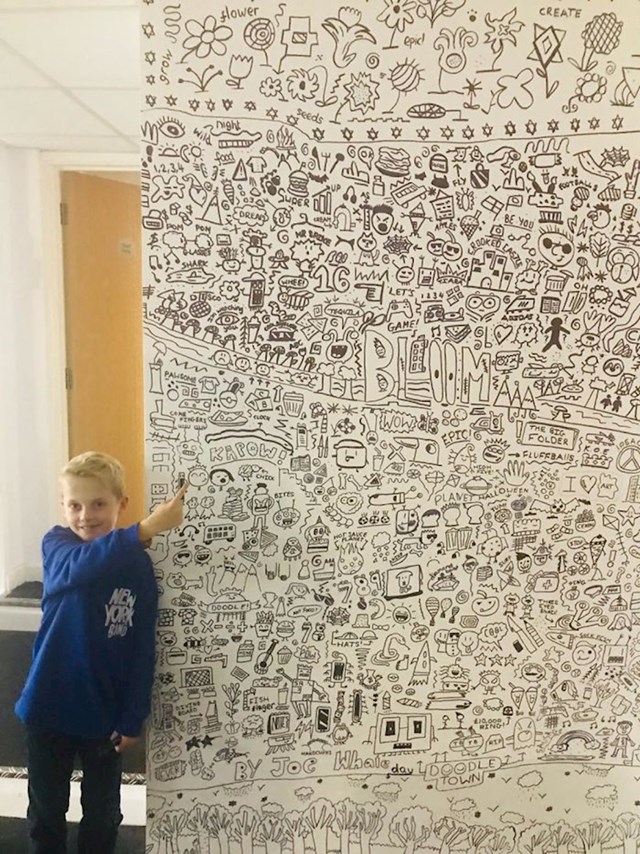 Proveo je 7 sati crtajući fantastične crteže na zidu umjetničke škole "Bloom".