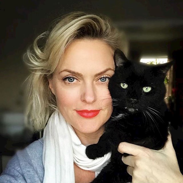 14. Elaine Hendrix i njezin prijatelj Goodie Cornbread izgledaju sjajno.