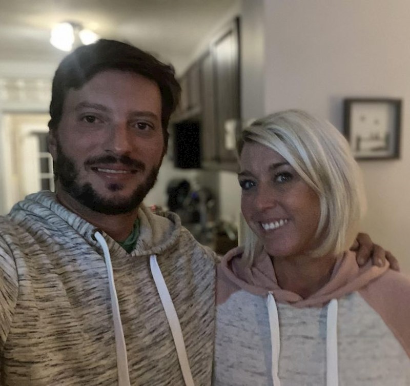 “Ova fotografija moje žene i mene izgledamo kao dvije fotke zajedno.”