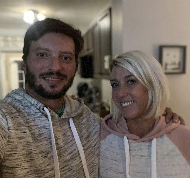 “Ova fotografija moje žene i mene izgledamo kao dvije fotke zajedno.”