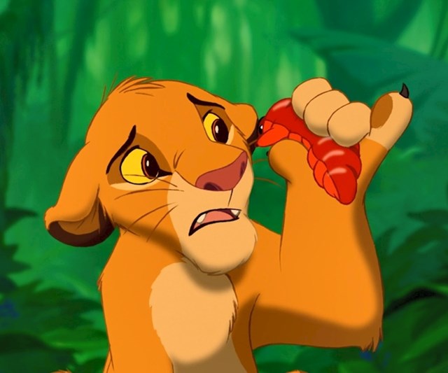 #5 U filmu The Lion King (1994), Simba jede bubu s podignutim malim prstom, što ukazuje na njegov način ponašanja, budući da je iz kraljevske obitelji.