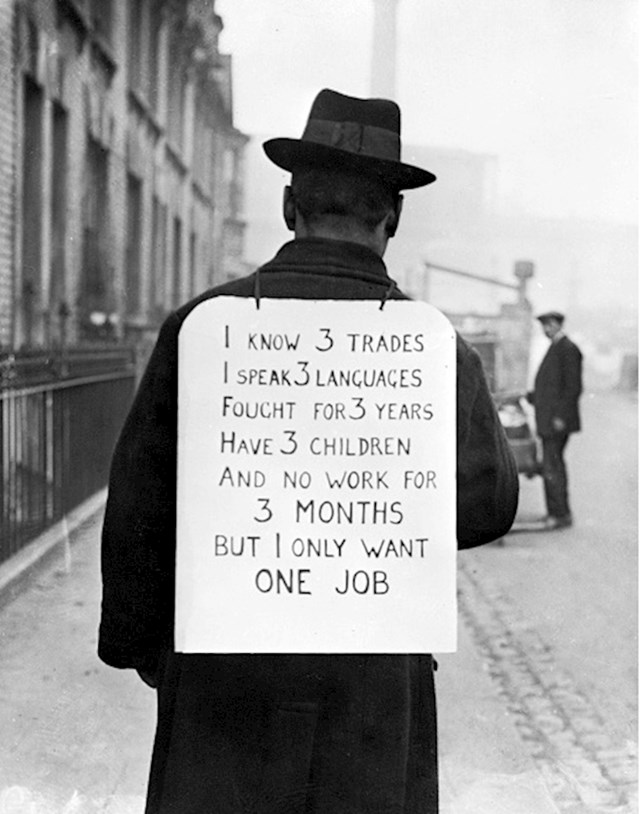 Čovjek prosvjeduje zbog nezaposlenosti. 1930. godina.
