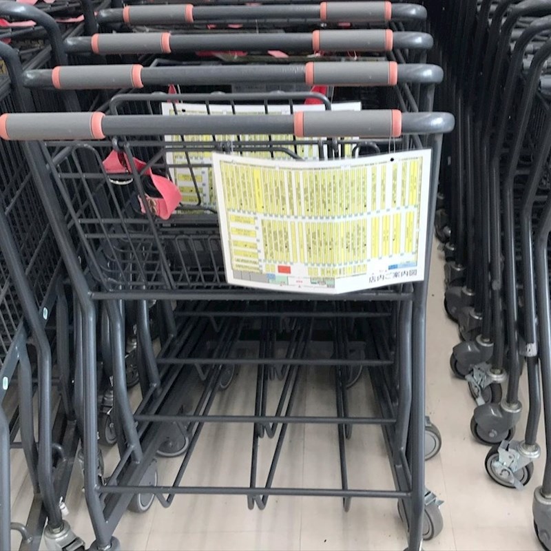 9. „Evo još jednog razloga zašto volim Japan. Jednom u sezoni mijenjaju mjesto robe u trgovinama, a kupcima stavljaju karte na kolica. "