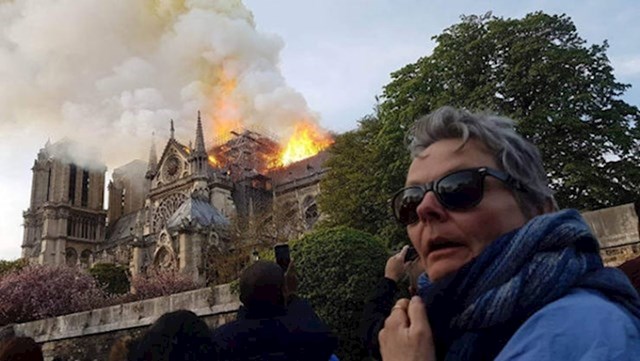 1. "Moja mama prvi put je posjetila Pariz."