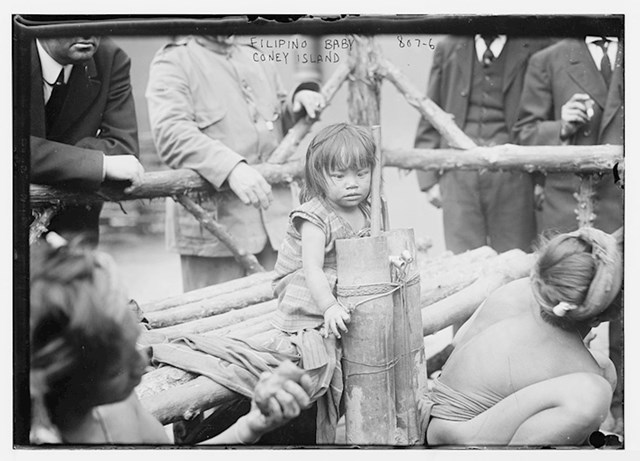 Obitelj s Filipina u ljudskom zoološkom vrtu u New Yorku, 1906 godine.