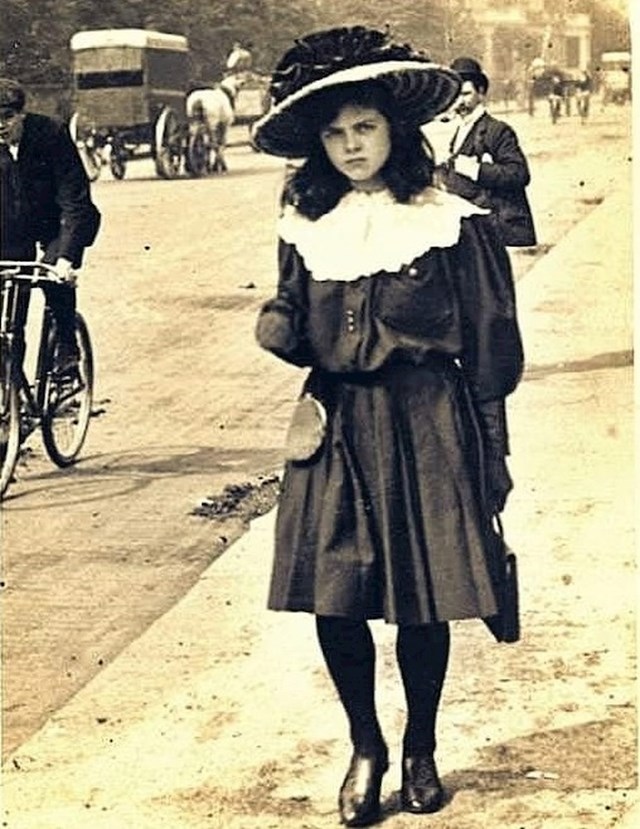 #20 Mlada djevojka u Londonu, 1906.