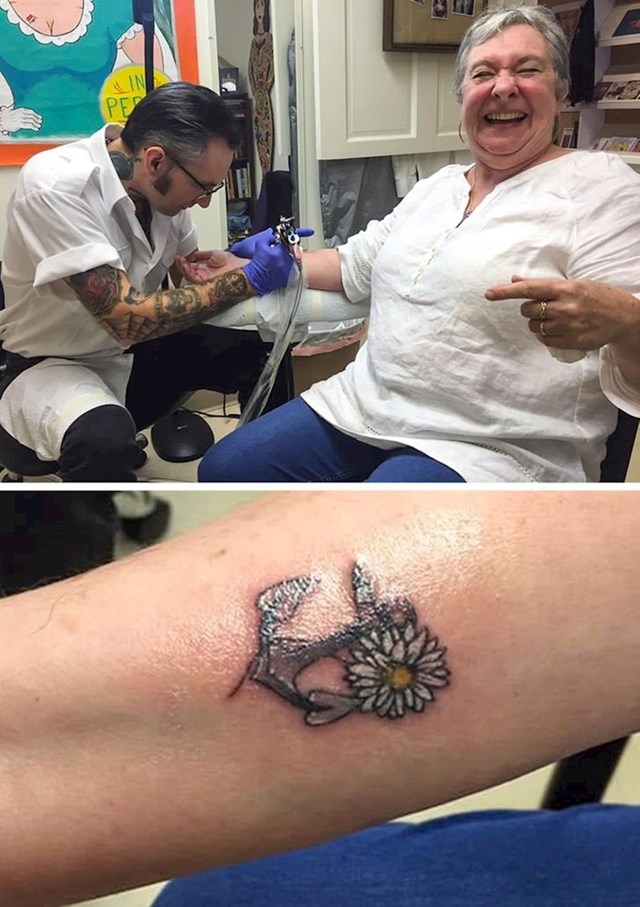 "Mama i ja napravili smo iste tetovaže kad je napunila 70 godina. Kul dan."