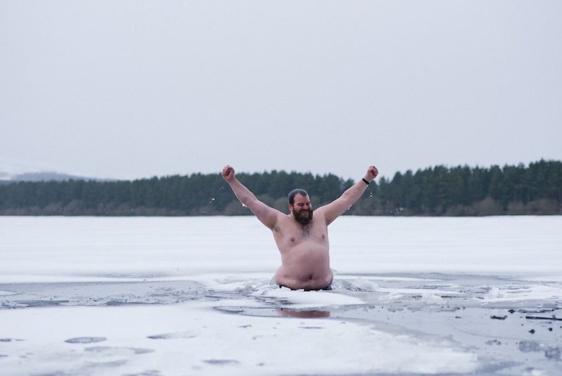 Probijanje kroz led.