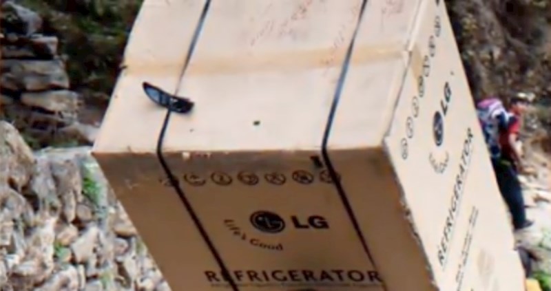Pogledajte kako izgleda dostava hladnjaka u Nepalu
