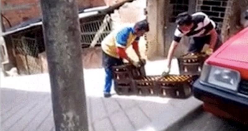 Dostavljači pića shvatili su da postoji puno zanimljiviji način na koji mogu obavljati svoj posao