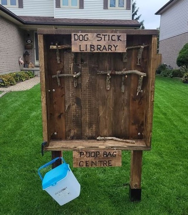 “Moj susjed pokrenuo je knjižnicu 'Dog-Stick'."