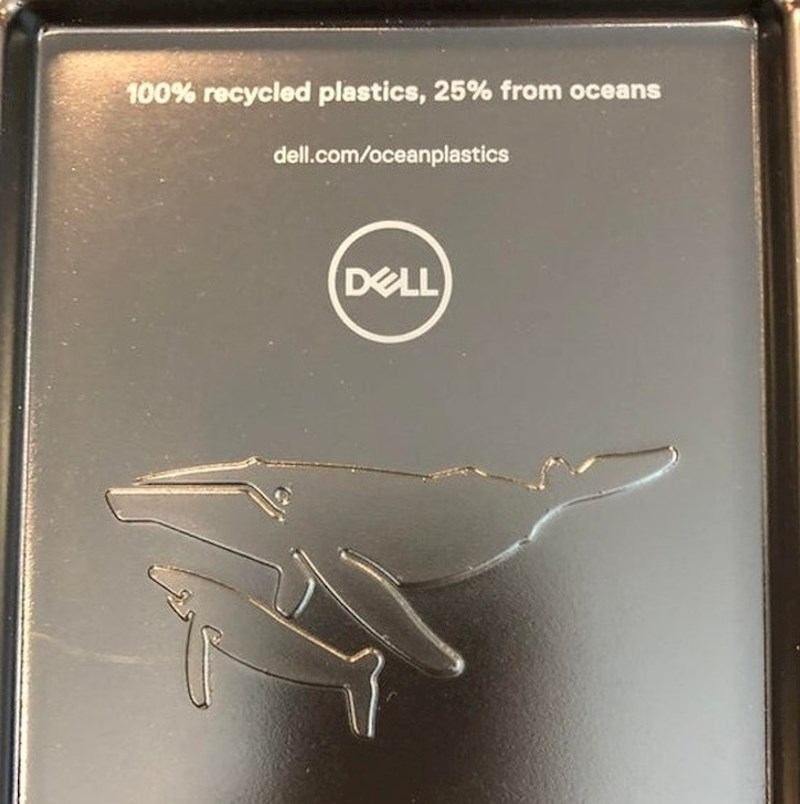 15. Pakiranje ovog prijenosnog računala je 100% reciklirana plastika, od čega je 25% dobiveno iz oceana.