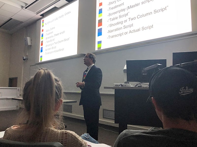 Ovaj profesor otkrio je da je proveo dva sata pokušavajući uskladiti svoju prezentaciju sa svojom kravatom.