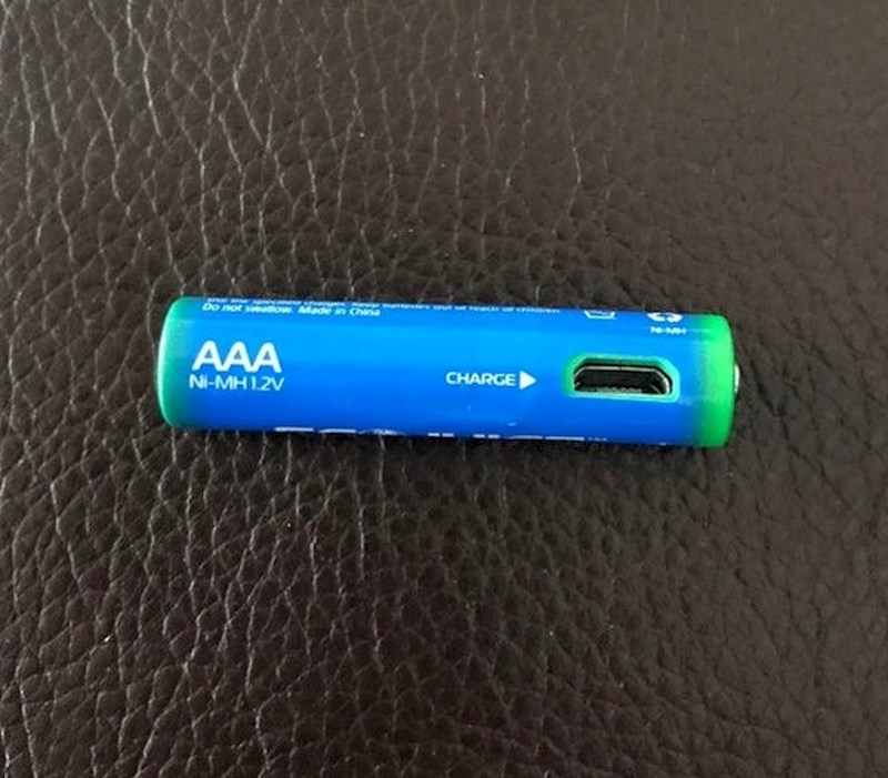 5. Ovu bateriju možete napuniti s mikro USB-om!