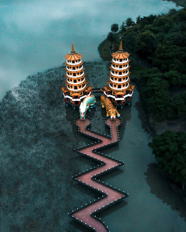 #8 Dragon And Tiger Pagodas, Tajvan