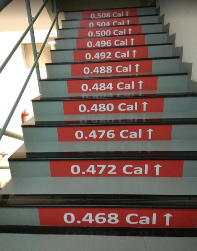 Ovo stubište pokazuje koliko kalorija sagorite uspinjući se.