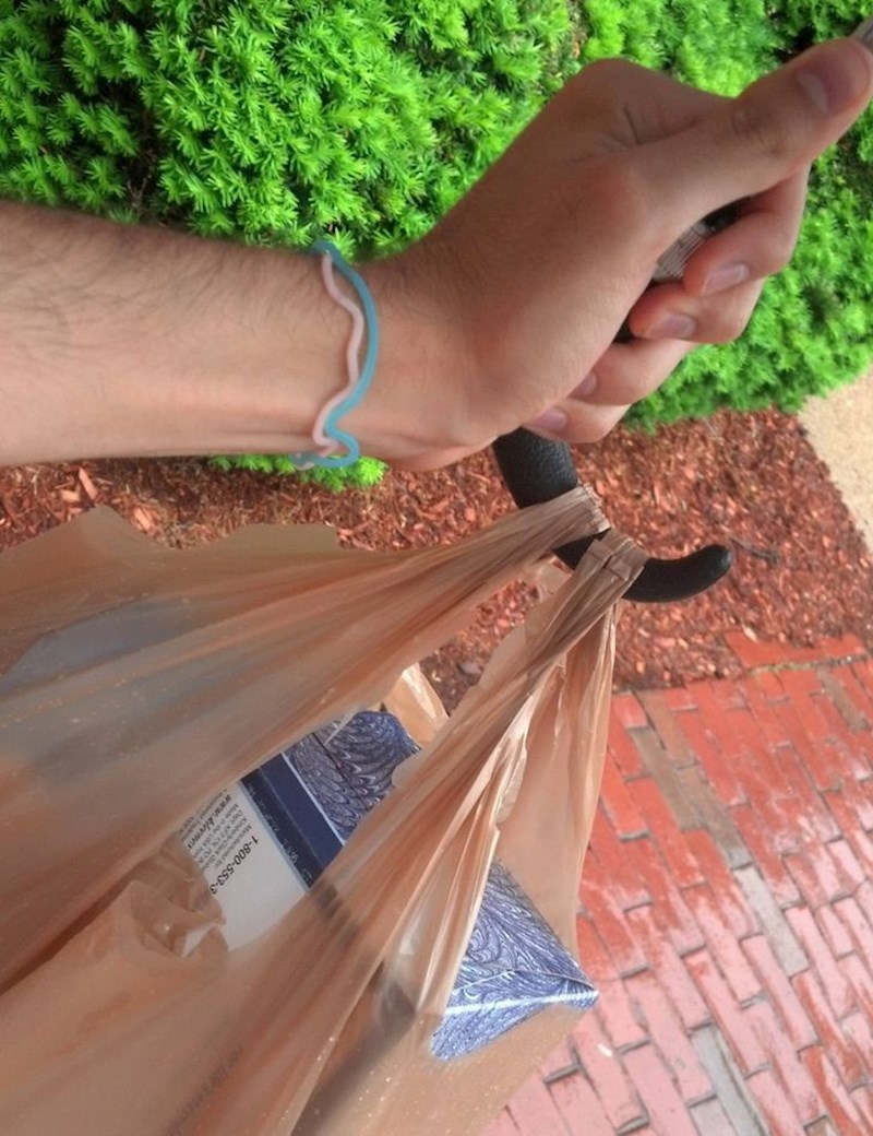 “Saznao sam čemu služi ručka na kišobranu.”