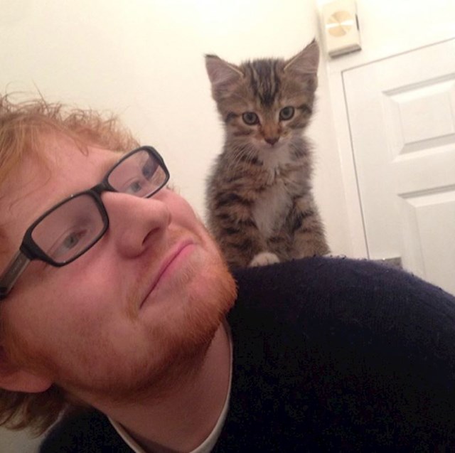 3. Ed Sheeran i njegov ljubimac.