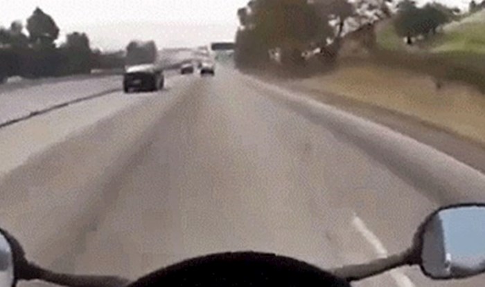 Motorist je za dlaku izbjegao nesreću, pogledajte što mu se dogodilo na autocesti
