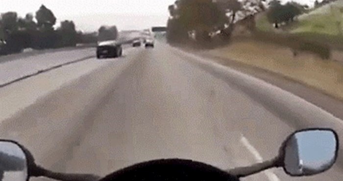 Motorist je za dlaku izbjegao nesreću, pogledajte što mu se dogodilo na autocesti