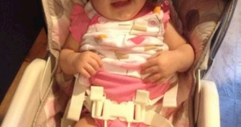 Fotografija koja pokazuje kako to izgleda kada tata čuva dijete