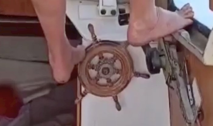VIDEO U Dalmaciji se brod ponekad vozi i ovako, snimka je urnebesna!