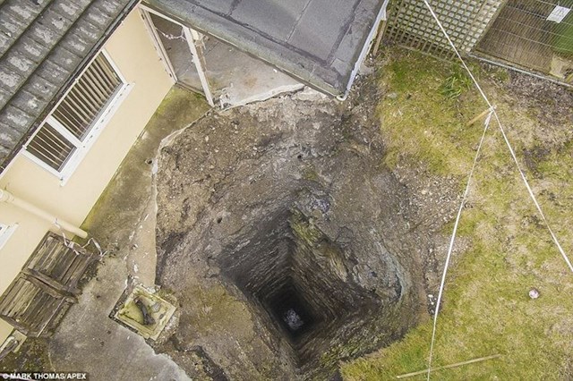 Vlasnica kuće u Cornishu u SAD-u pronašla je ovu rupu u svom dvorištu.