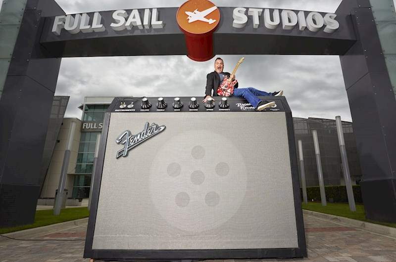 Najveće pojačalo za gitaru visoko je dva i široko tri metra.