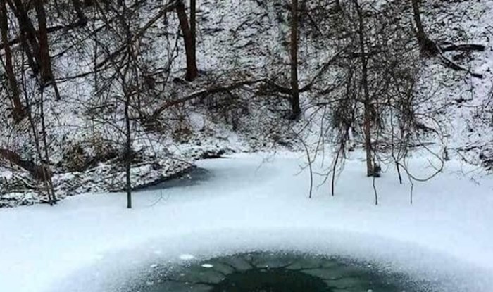 Na ovom jezeru od leda se formirao oblik koji nevjerojatno podsjeća na oko