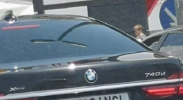 Netko je fotkao auto iz Češke zbog smiješnog natpisa na registracijskim oznakama