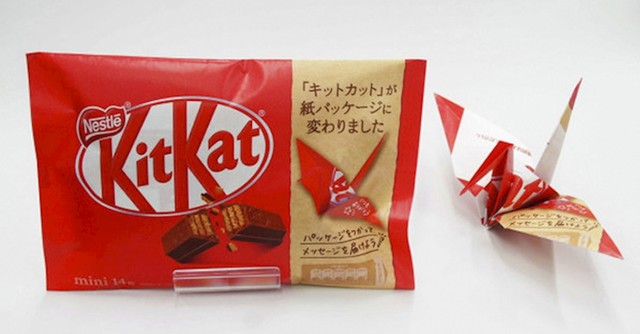 7. KitKat u Japanu zamijenio je plastičnu ambalažu s papirnatom, koju je moguće saviti u origami.